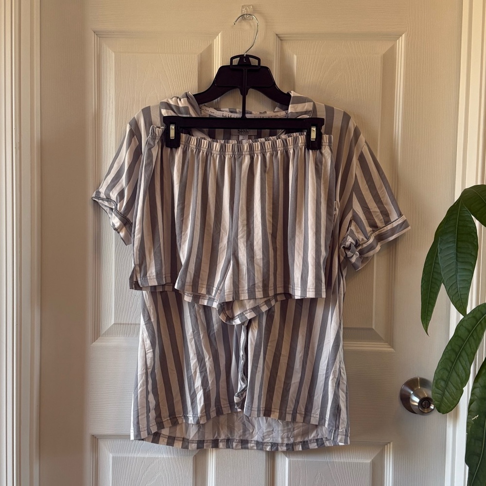 Pajama Set - Picture 2 of 7